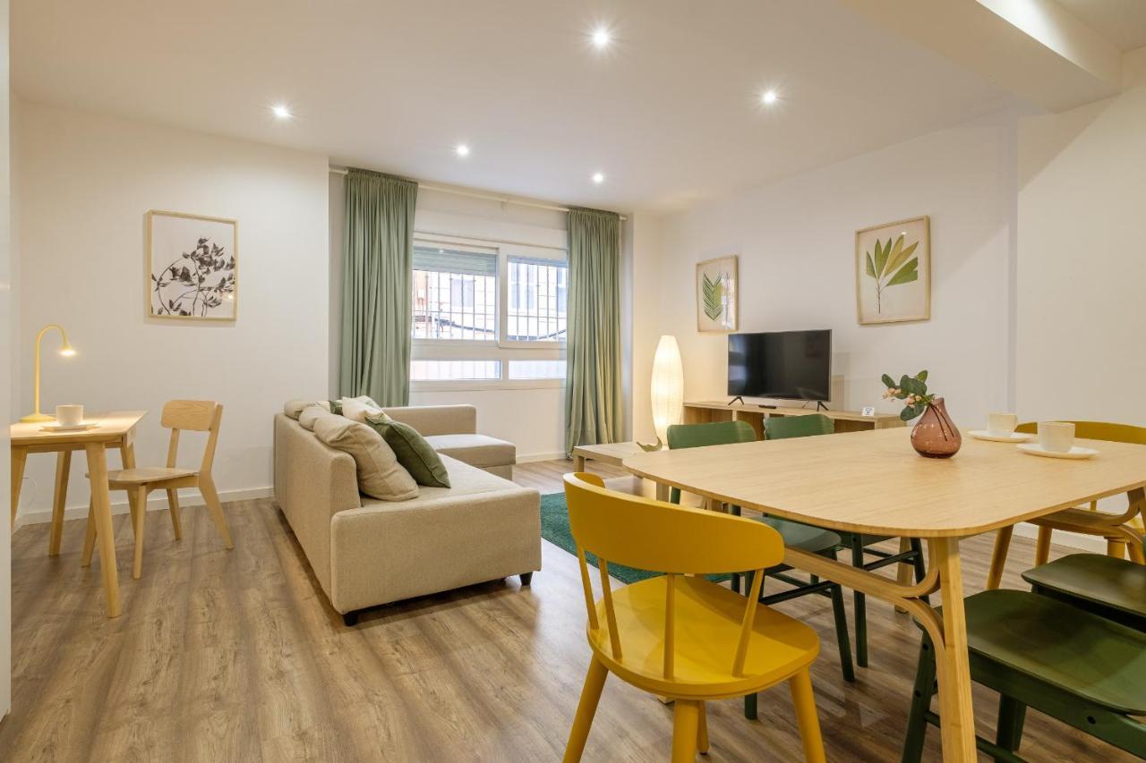 With Fluffy Beds & Private Patio Appartement Valence