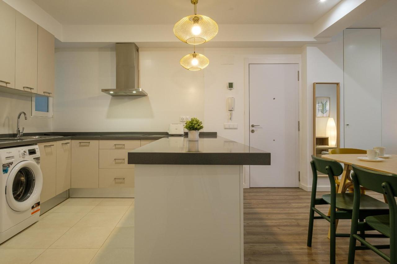 With Fluffy Beds & Private Patio * Valence