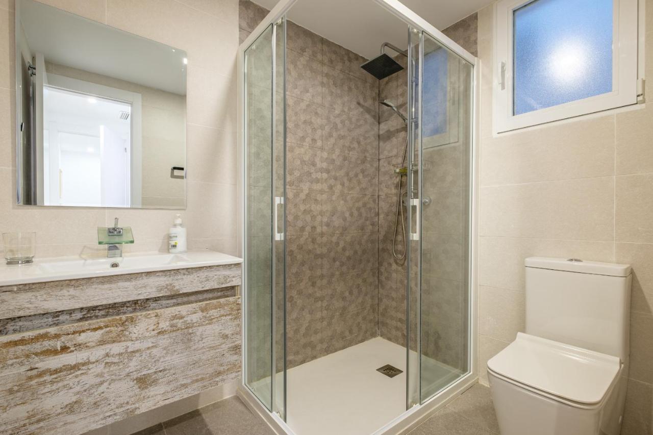 With Fluffy Beds & Private Patio Appartement *